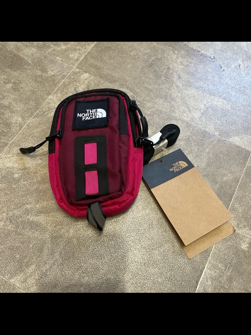 The north face NWT hot shot Crossbody bag